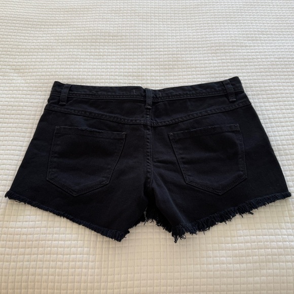 Free People Black Shark Bite Denim Cutoff Shorts Size 24 - Picture 2 of 11